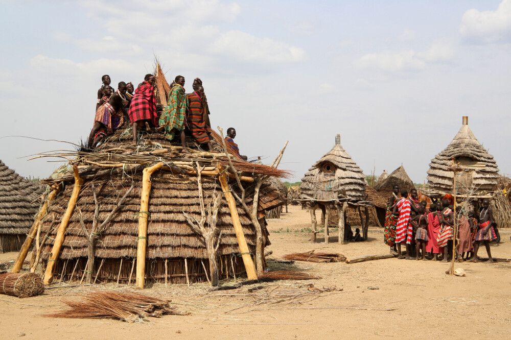 Hausbau bei den Toposa