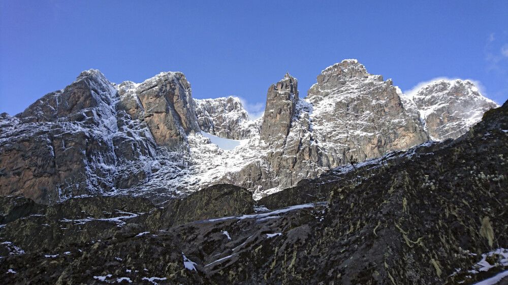 Beeindruckende Aussicht und der Weg zum Gipfel ist nicht mehr weit