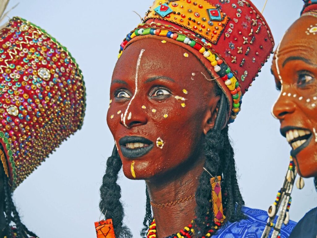 Mann beim Gerewol-Festival im Tschad