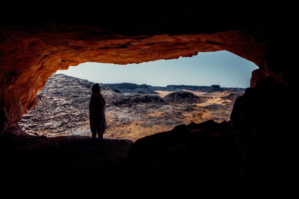 Ausblick durch die naturgeformten Felsfenster