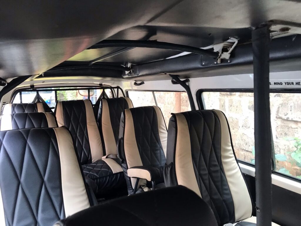 Safari-Minibus von innen