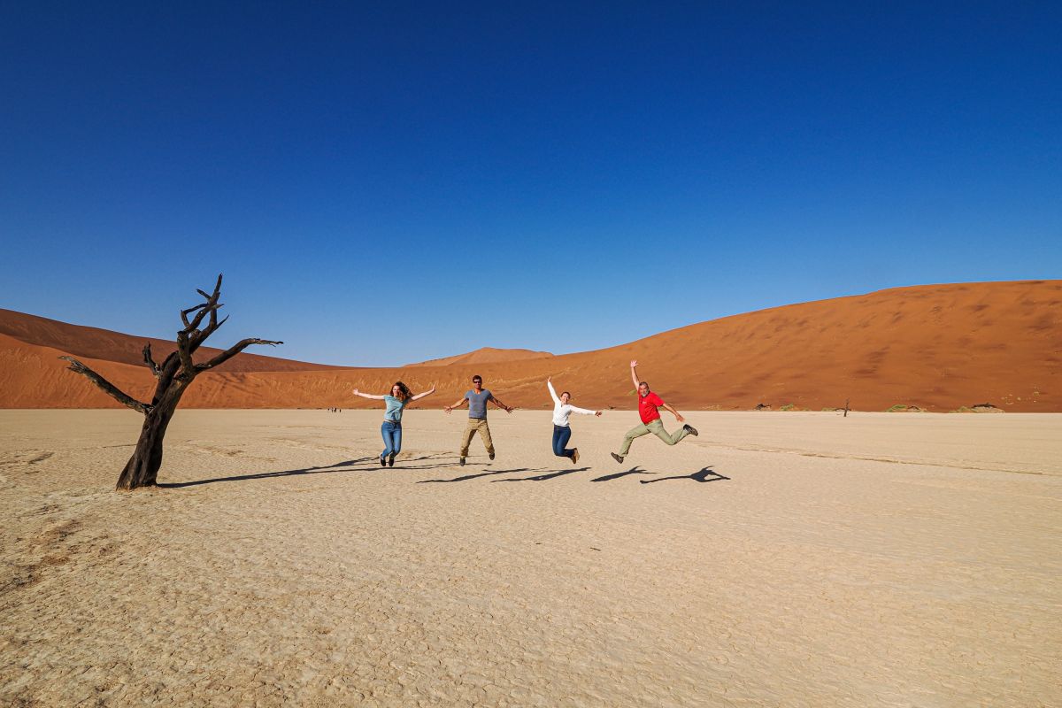Urlaubsfreude im Deadvlei