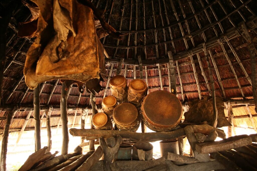 Ritualtrommeln, Lotuko