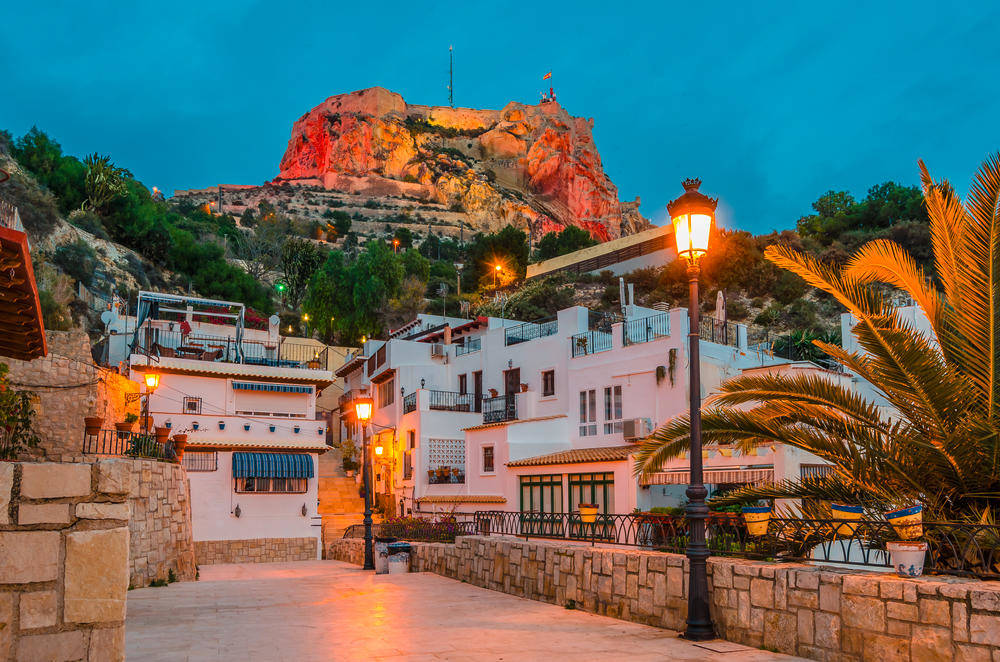 Blick auf das Castillo Santa Bárbara - dudlajzov / Adobe.com - © dudlajzov / Adobe.com | erlebnisreisen-afrika.de