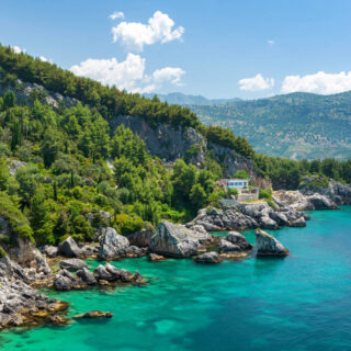 Die Albanische Riviera bei Himarë - lukaszimilena - lukaszimilena /Adobe.com | erlebnisreisen-afrika.de