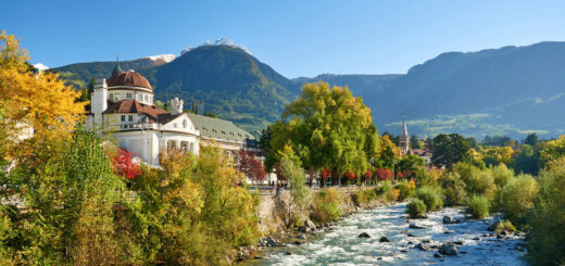Promenade in Meran - Manuel Schönfeld - Manuel Schönfeld /Adobe.com | erlebnisreisen-afrika.de