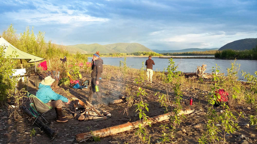 Lagerfeueridylle am Yukon River - Raphaela Fritsch | erlebnisreisen-afrika.de