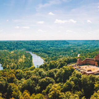 Bischofsburg von Turaida - ingusk - ingusk /Adobe.com | erlebnisreisen-afrika.de