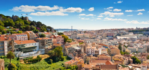 Blick auf die Burg São Jorge - Mario Savoia - Mario Savoia /Adobe.com | erlebnisreisen-afrika.de