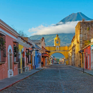 Hauptstraße in Antigua - SL-Photography - © SL-Photography / Adobe.com | erlebnisreisen-afrika.de