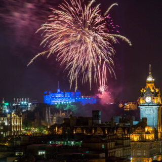 Feuerwerk über Edinburgh - Kenny Lam - © VisitScotland / Kenny Lam | erlebnisreisen-afrika.de