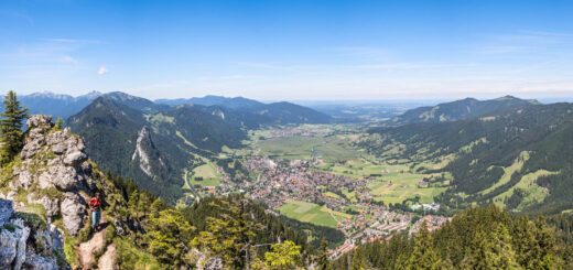 Blick auf Oberammergau - Frank Krautschick - Frank Krautschick /Adobe.com | erlebnisreisen-afrika.de