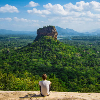 Blick auf die Felsenfestung Sigiriya - Kai - Kai /Adobe.com | erlebnisreisen-afrika.de