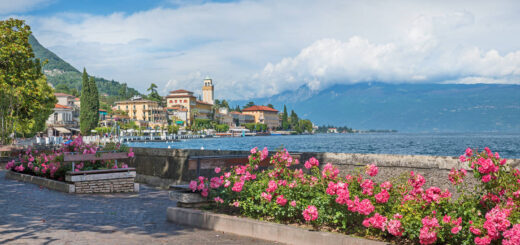 Uferpromenade in Gardone - SusaZoom - © SusaZoom / Adobe.com | erlebnisreisen-afrika.de