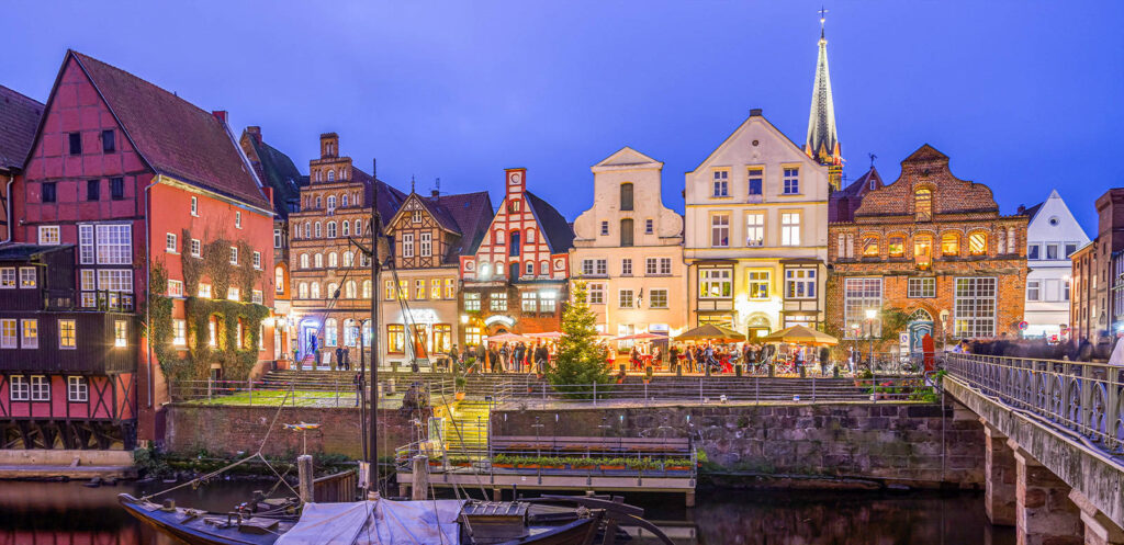 Stintmarkt am Abend im Winter - Carl-Jürgen Bautsch - © Carl-Jürgen Bautsch / Adobe.com | erlebnisreisen-afrika.de