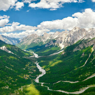 Blick ins Valbona Tal - Martin Mecnarowski - © Martin Mecnarowski / Adobe.com | erlebnisreisen-afrika.de