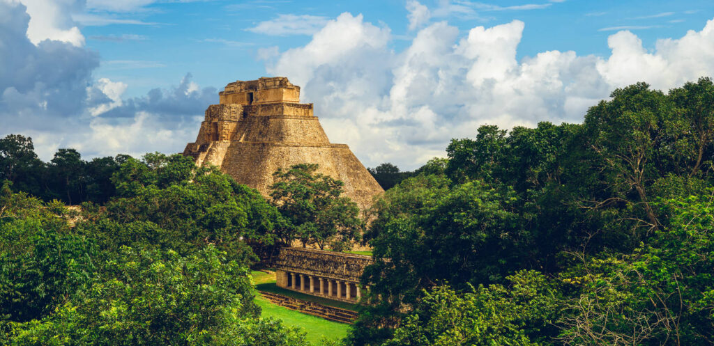 Pyramide des Zauberers in Uxmal - Richie Chan - © Richie Chan / Adobe.com | erlebnisreisen-afrika.de