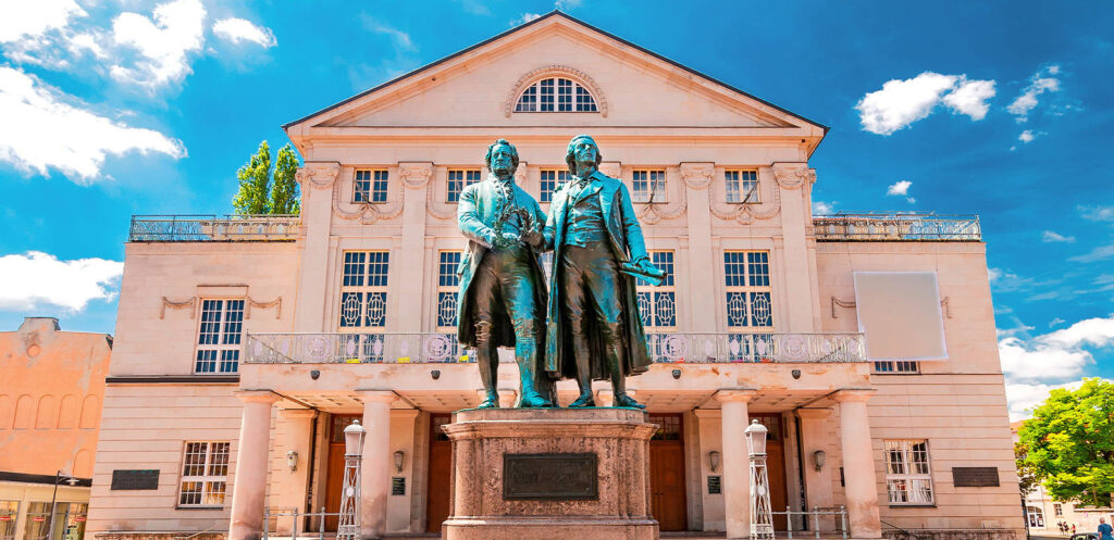 Deutsches Nationaltheater mit Goethe und Schiller in Weimar