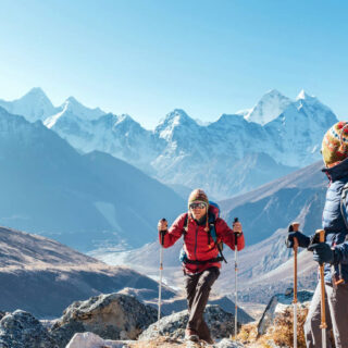 Etappe bei Dughla mit Blick auf den Ama Dablam - Soloviova Liudmyla - Soloviova Liudmyla /Adobe.com | erlebnisreisen-afrika.de