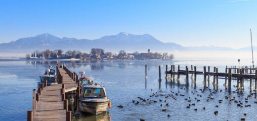 Winterlicher Chiemsee - Jochen Netzker - Jochen Netzker /Adobe.com | erlebnisreisen-afrika.de