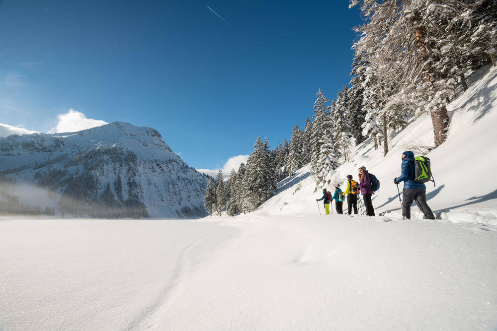 Winterwandern entlang des Seeufers - Dominik Ketz | erlebnisreisen-afrika.de