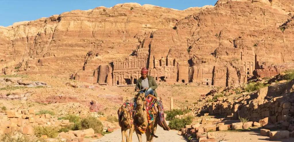 Kamelreiter in Petra - Achim Rosenfeld | erlebnisreisen-afrika.de