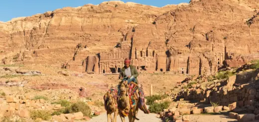 Kamelreiter in Petra - Achim Rosenfeld | erlebnisreisen-afrika.de
