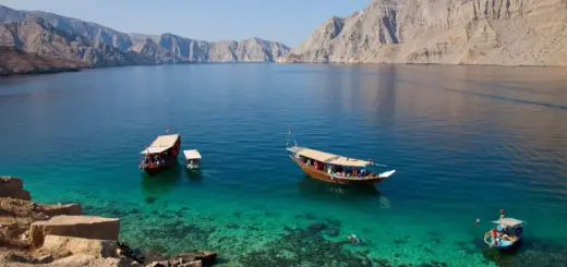 Fjordlandschaft in Musandam - JUAN CARLOS MUNOZ - © JUAN CARLOS MUNOZ / Adobe.com | erlebnisreisen-afrika.de